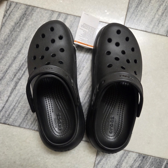 Platform Crocs - Picture 3 of 13